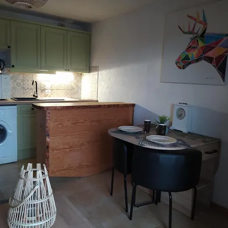 Gervais Proche Centre Village, Studio Apartamento